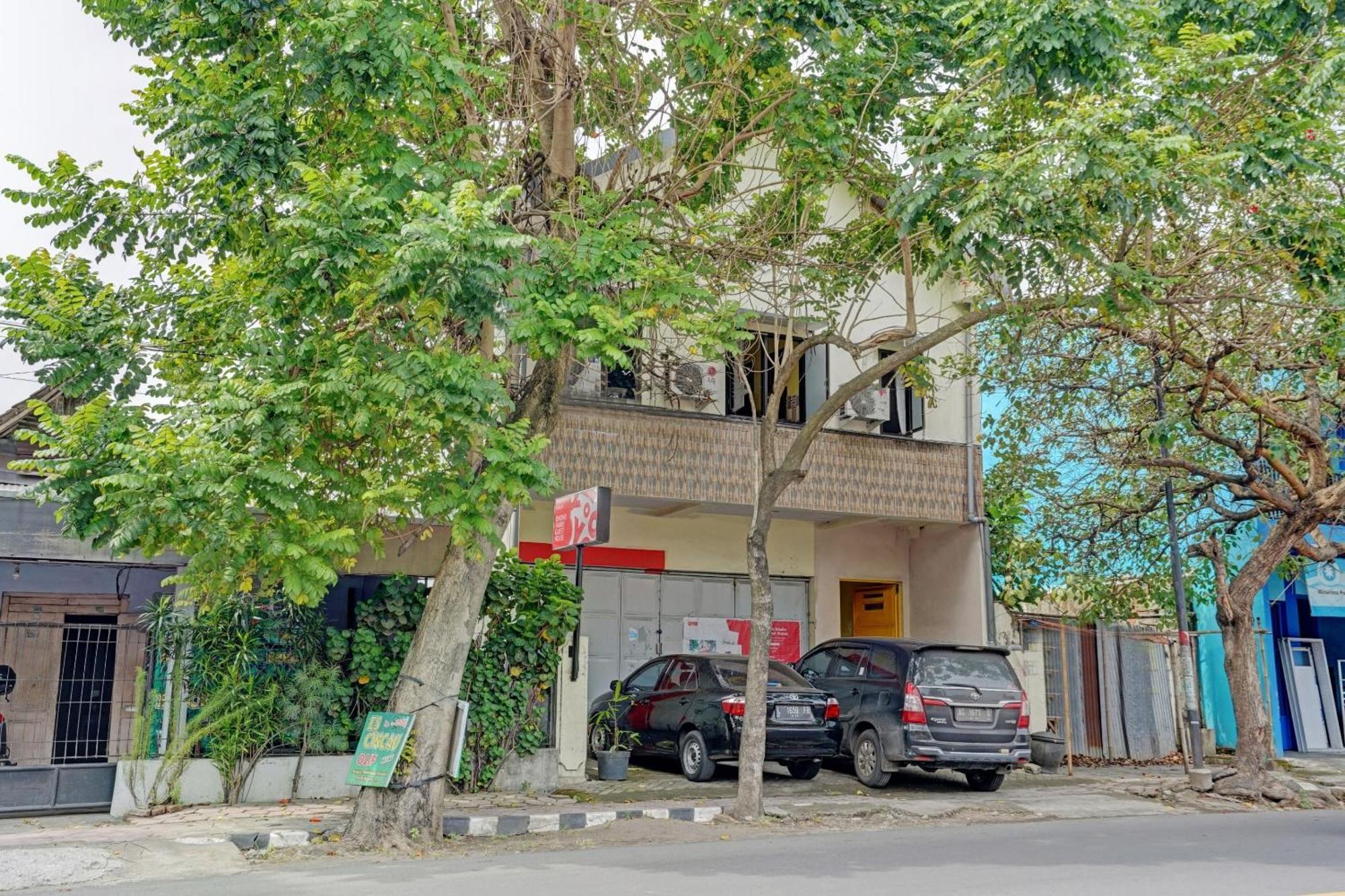 Oyo 90234 Dhoho Family Guest House كديري المظهر الخارجي الصورة