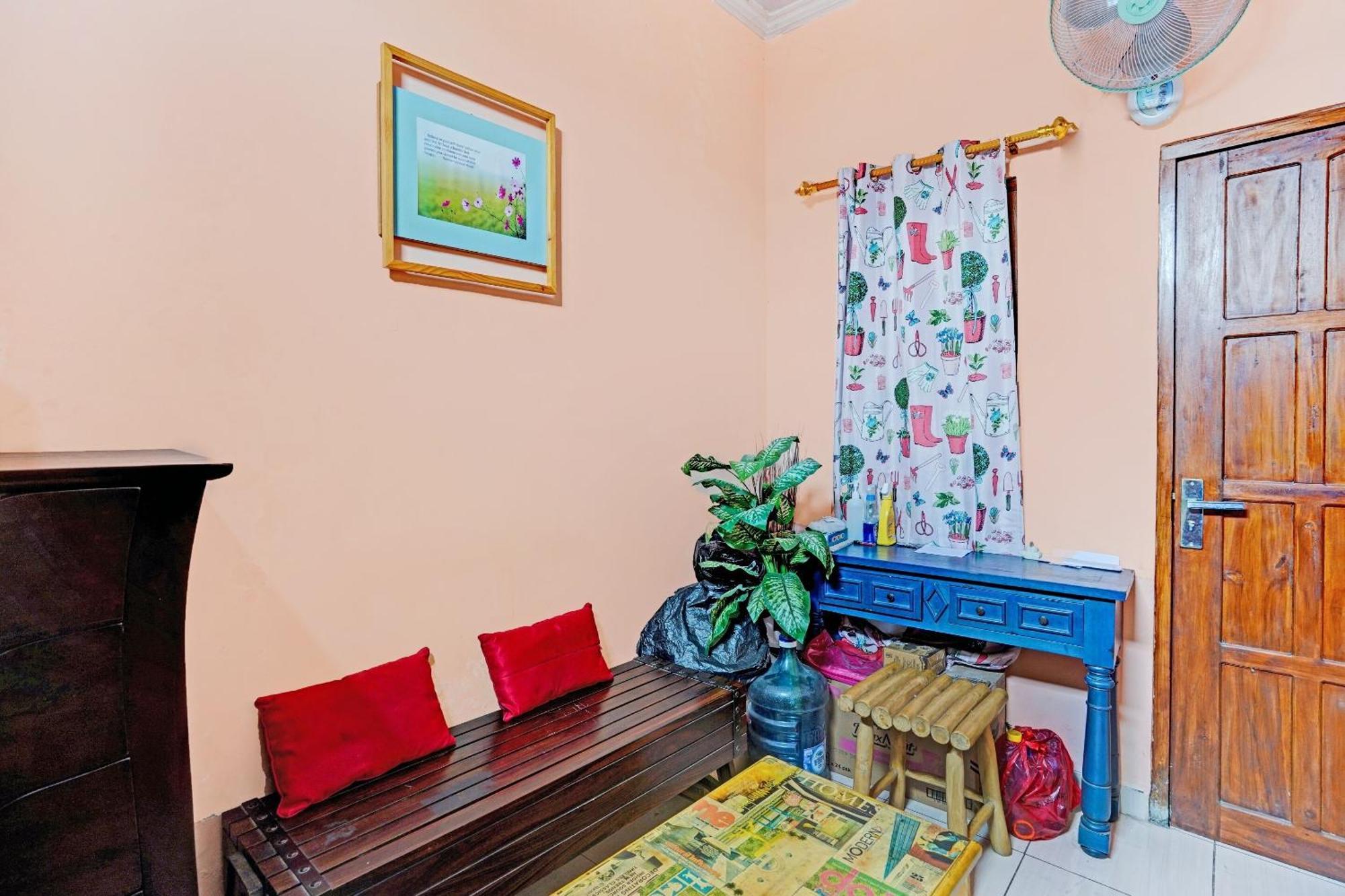 Oyo 90234 Dhoho Family Guest House كديري المظهر الخارجي الصورة