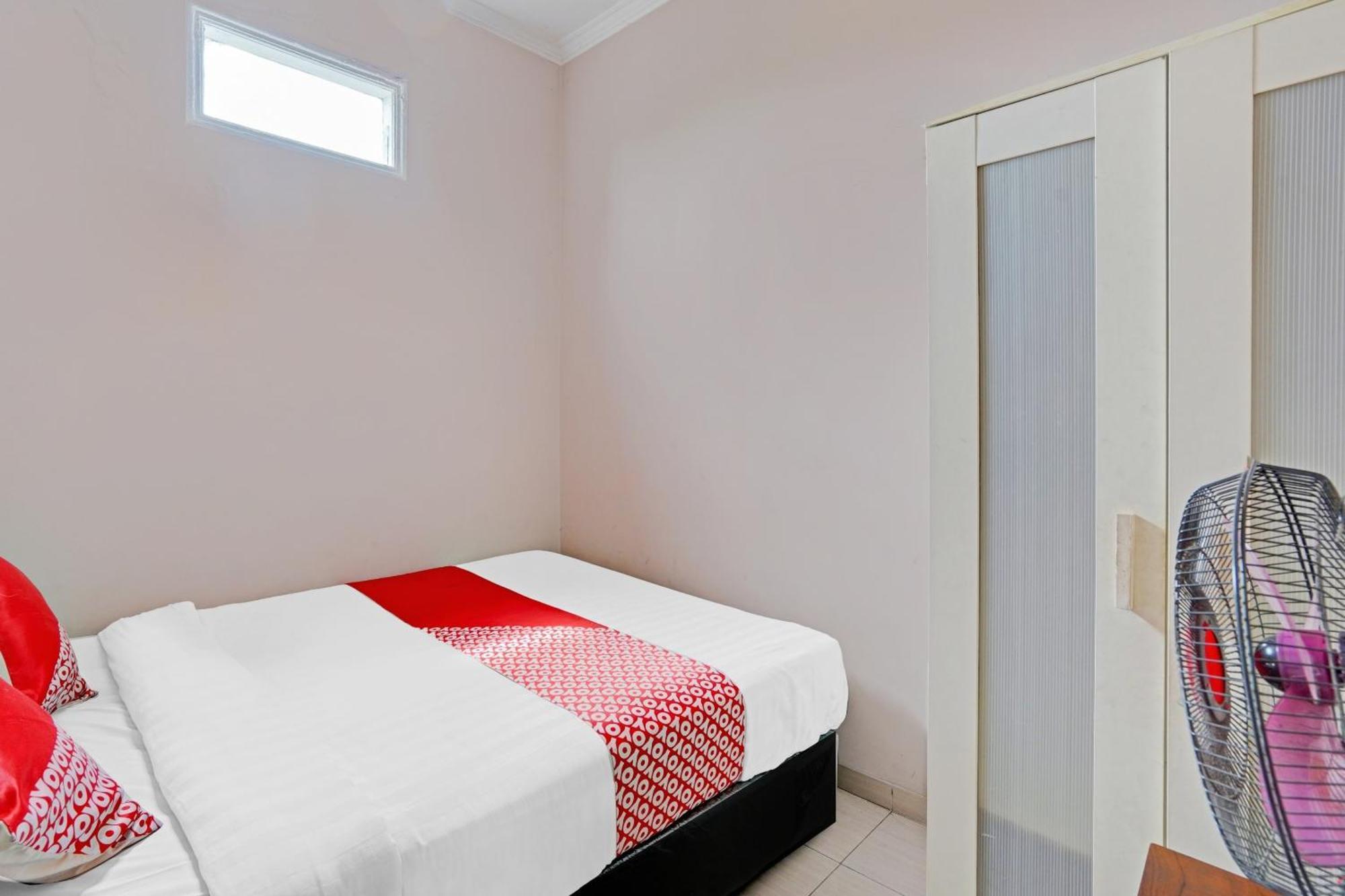Oyo 90234 Dhoho Family Guest House كديري المظهر الخارجي الصورة