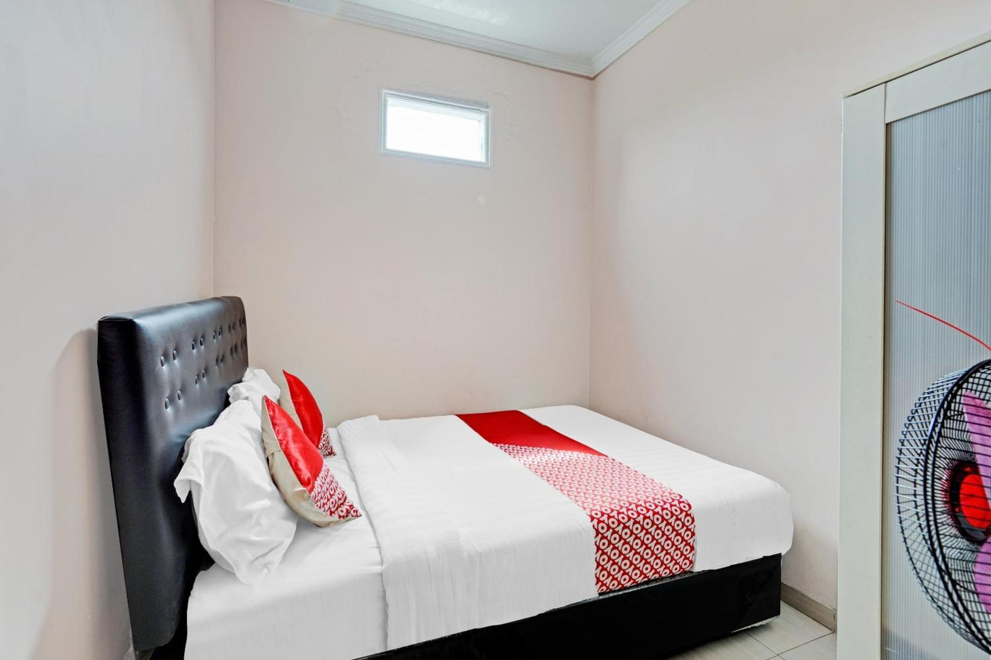 Oyo 90234 Dhoho Family Guest House كديري المظهر الخارجي الصورة