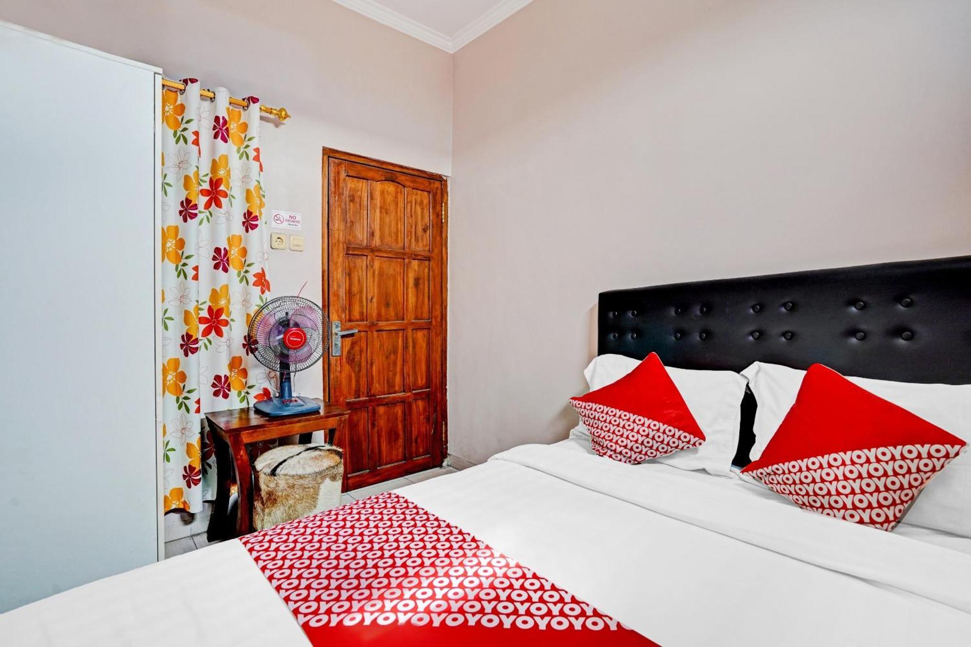 Oyo 90234 Dhoho Family Guest House كديري المظهر الخارجي الصورة