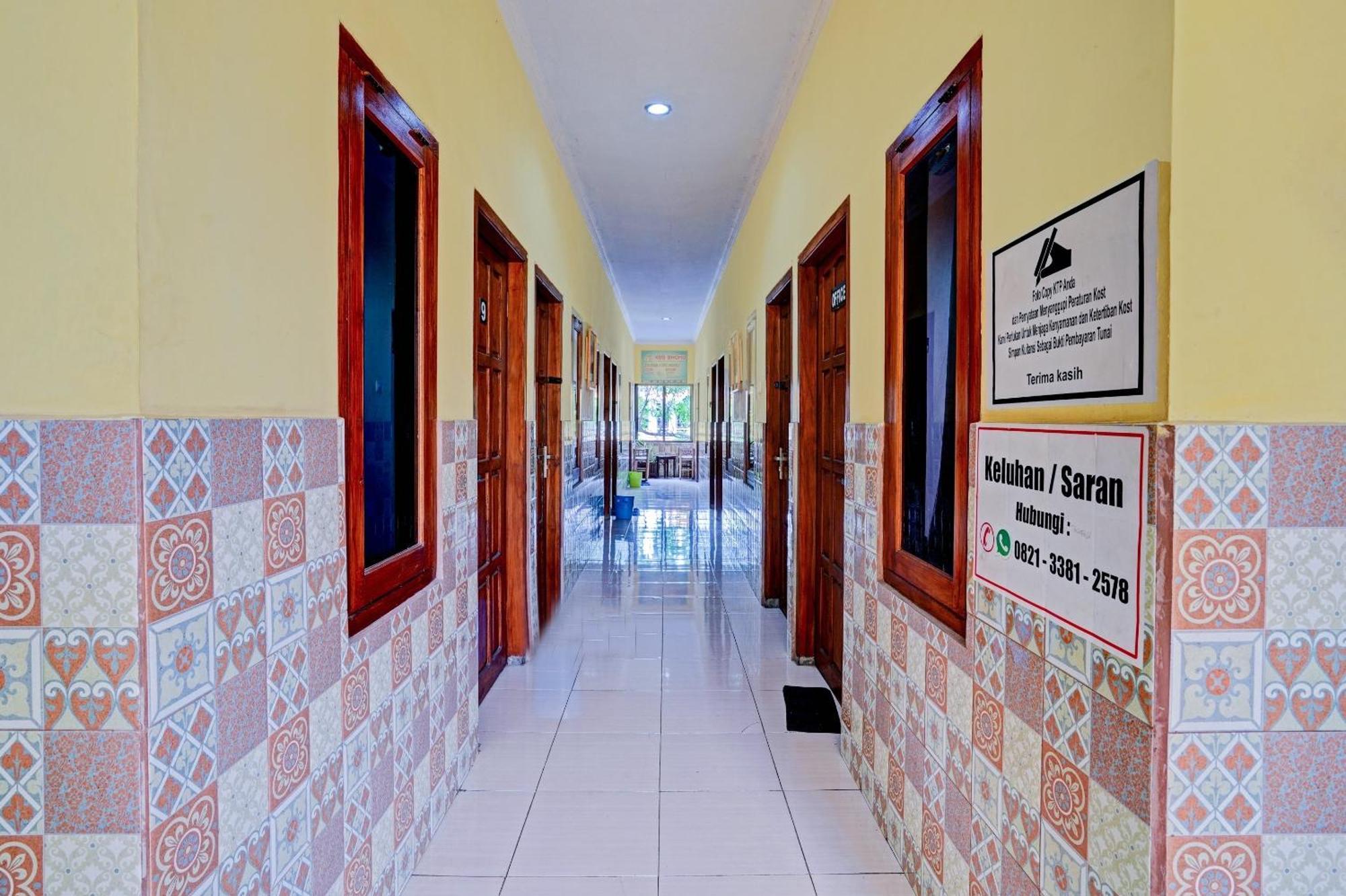 Oyo 90234 Dhoho Family Guest House كديري المظهر الخارجي الصورة