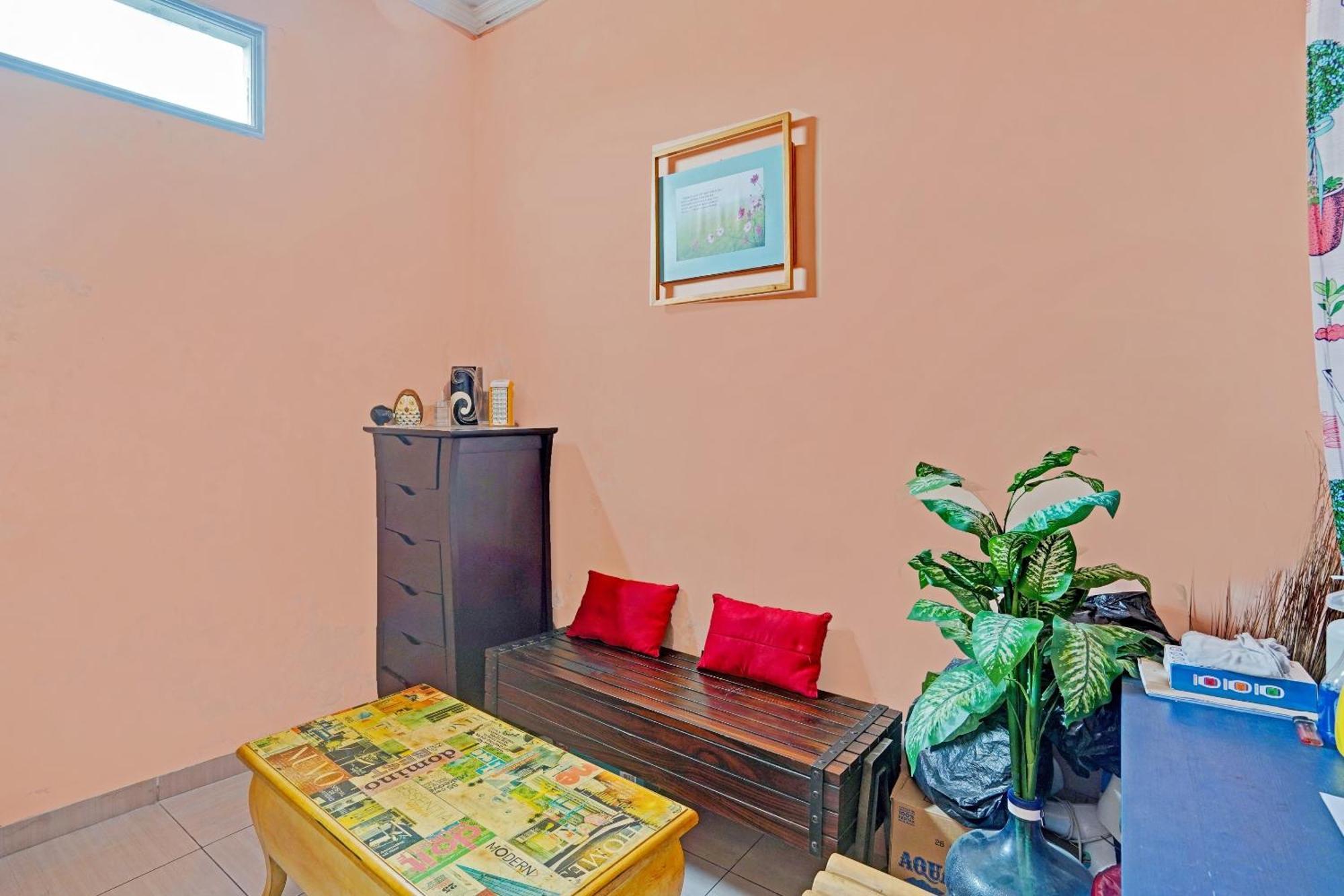 Oyo 90234 Dhoho Family Guest House كديري المظهر الخارجي الصورة