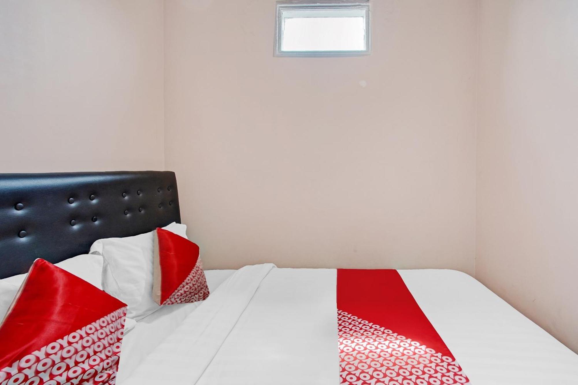Oyo 90234 Dhoho Family Guest House كديري المظهر الخارجي الصورة