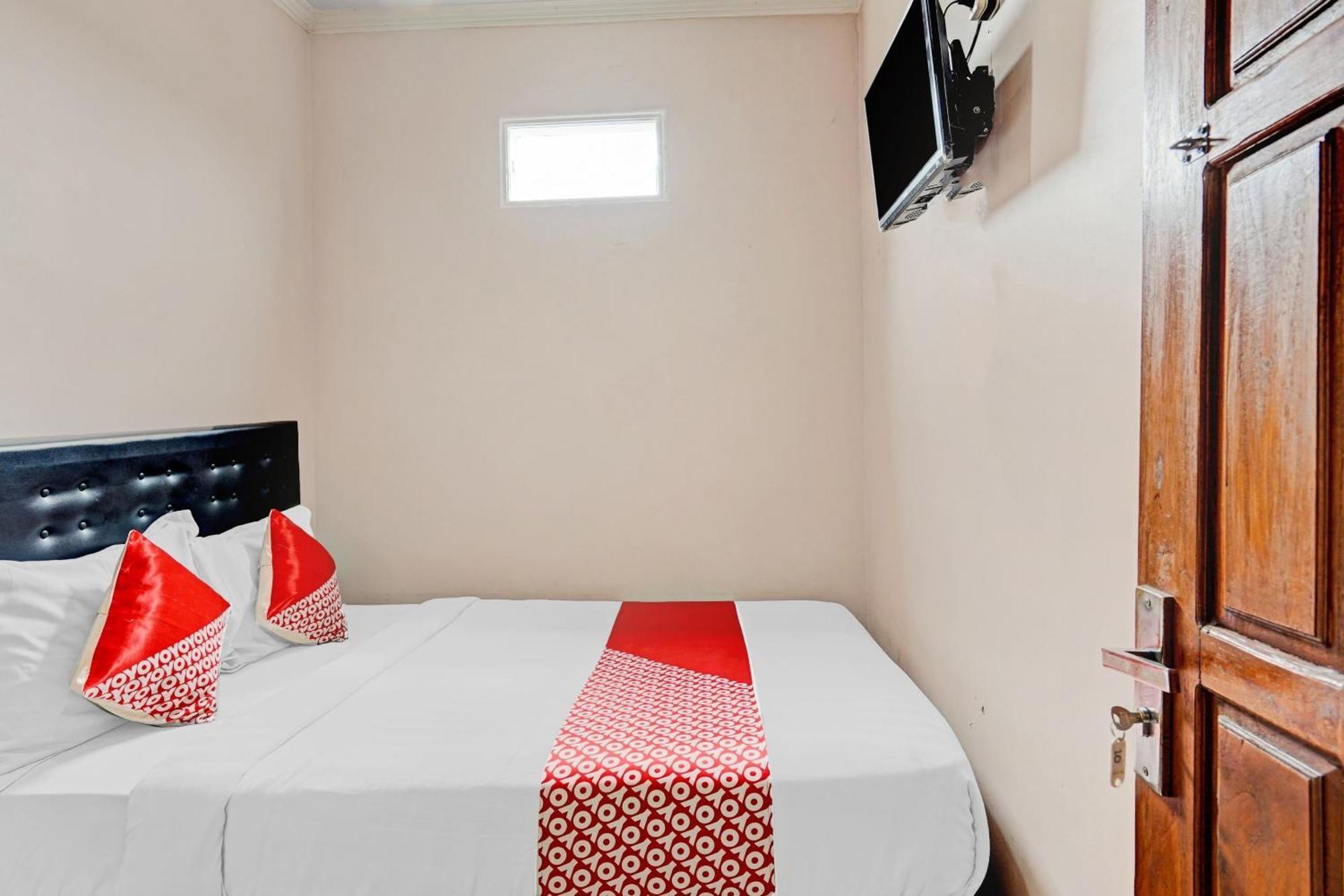 Oyo 90234 Dhoho Family Guest House كديري المظهر الخارجي الصورة
